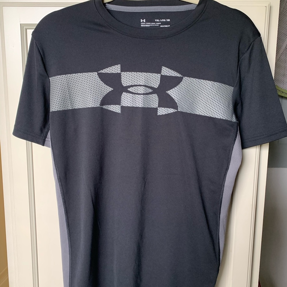 Under armor youth dri fit  t shirt